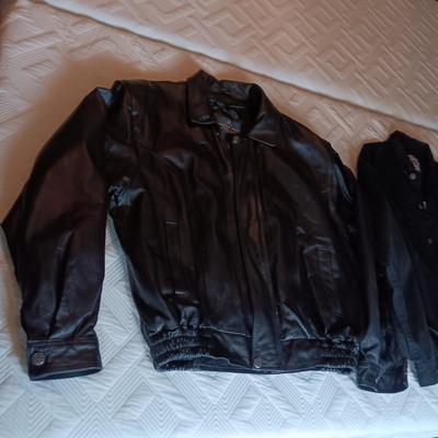 MEN'S OSCAR PIEL LEATHER JACKET (L) AND LEE BLACK DENIM JACKET (L)