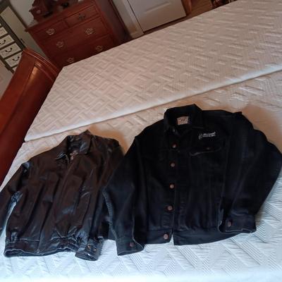 MEN'S OSCAR PIEL LEATHER JACKET (L) AND LEE BLACK DENIM JACKET (L)