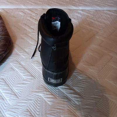 MEN'S THICK FLEECE JACKET (XL) & LONDON FOG WINTER BOOTS (11M)