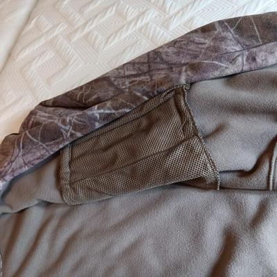 MEN'S THICK FLEECE JACKET (XL) & LONDON FOG WINTER BOOTS (11M)