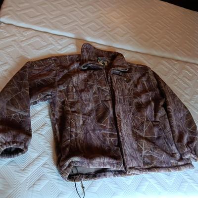MEN'S THICK FLEECE JACKET (XL) & LONDON FOG WINTER BOOTS (11M)