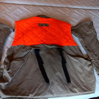 MEN'S CABELA'S OUTDOOR GEAR HUNTING JACKET WITH REMOVABLE SLEEVES (XL)