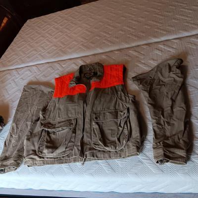 MEN'S CABELA'S OUTDOOR GEAR HUNTING JACKET WITH REMOVABLE SLEEVES (XL)