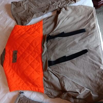 MEN'S CABELA'S OUTDOOR GEAR HUNTING JACKET WITH REMOVABLE SLEEVES (XL)