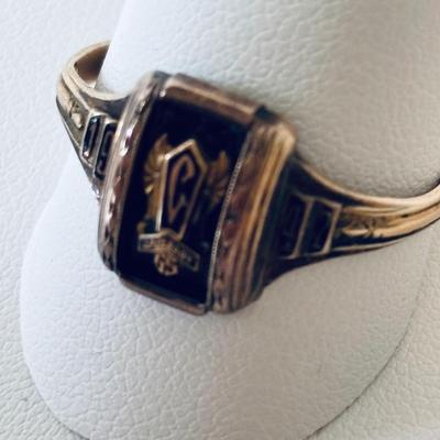 LOT 500: Vintage 1947 Class Ring: 10k, 5g Tw, sz. 11.5