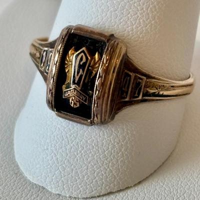LOT 500: Vintage 1947 Class Ring: 10k, 5g Tw, sz. 11.5