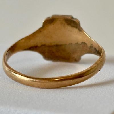 LOT 500: Vintage 1947 Class Ring: 10k, 5g Tw, sz. 11.5