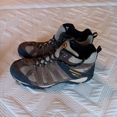 MEN'S SKECHERS SLIP ON AND MERRELL BOOTS SIZE 10