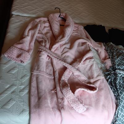 LADIES BATHROBE XL, 2 PC PAJAMAS XL AND 3 LEGGINGS XXXL