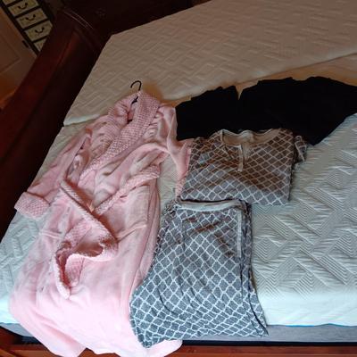 LADIES BATHROBE XL, 2 PC PAJAMAS XL AND 3 LEGGINGS XXXL