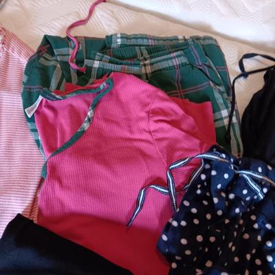LADIES ROBES AND PAJAMAS, SWEAT PANTS AND LEGGINGS XL-XXXL
