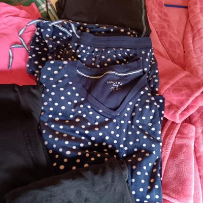 LADIES ROBES AND PAJAMAS, SWEAT PANTS AND LEGGINGS XL-XXXL