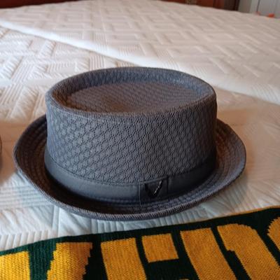PACKERS KNIT SCARF AND VANS BEANIE PLUS 2 DRESS HATS (S/M)