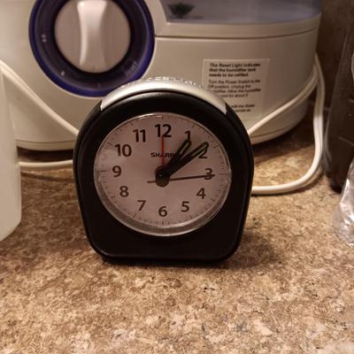 VICKS HUMIDIFIER, TRAVEL ALARM CLOCK AND TOILETRIES