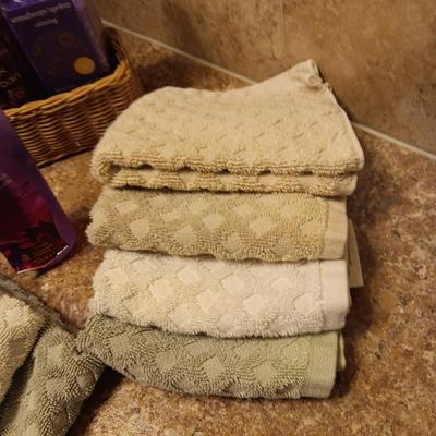 WASH CLOTHS, BATH SALTS AND VICTORIA SECRETS LOVE SPELL