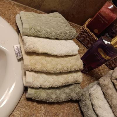 WASH CLOTHS, BATH SALTS AND VICTORIA SECRETS LOVE SPELL