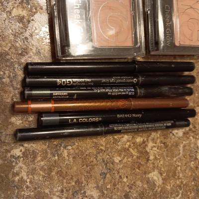 NEW NYC CHEEK GLOW "CENTRAL PARK PINK" AND VARIOUS EYE LINERS