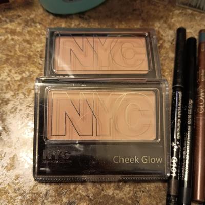 NEW NYC CHEEK GLOW "CENTRAL PARK PINK" AND VARIOUS EYE LINERS PLUS ORGANIZERS AND MORE