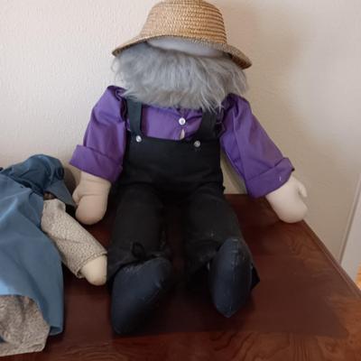 FACELESS AMISH PLUSH DOLLS