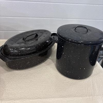 Vintage crockpot & enamelware