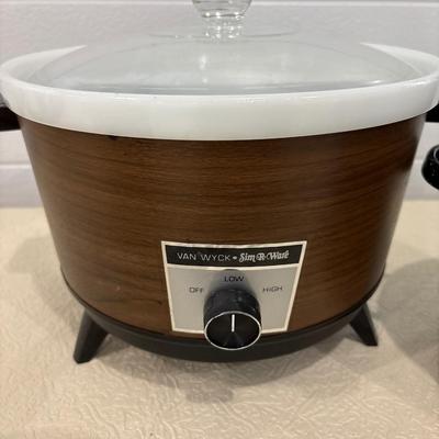 Vintage crockpot & enamelware