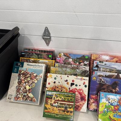 Puzzles with tote