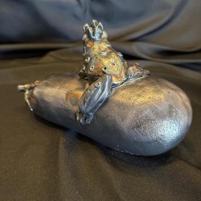 Iridescent Animal Sculptures by Aletha Rector (LE-BM)