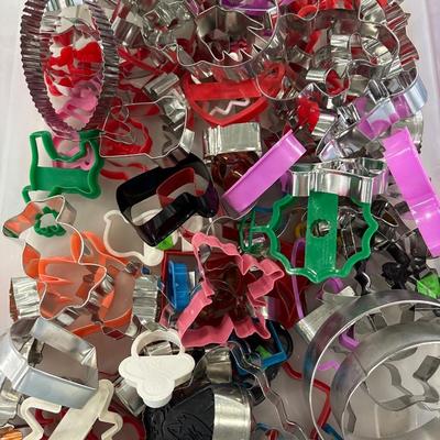 Cookie cutter collection with tote
