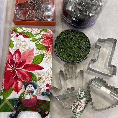 Cookie cutter collection with tote