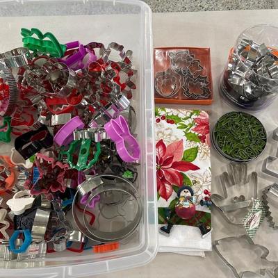 Cookie cutter collection with tote