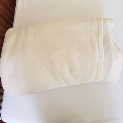 Queen Bedding by Calvin Klein, Brookline, Handmade Quilt and More! (BR3-KD)
