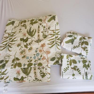 Queen Bedding by Calvin Klein, Brookline, Handmade Quilt and More! (BR3-KD)