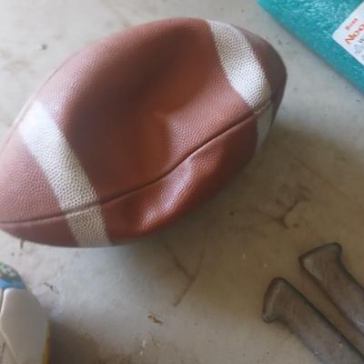 Outdoor Sports & Recreation Gear – Footballs, Horseshoes, Pool Noodles & More