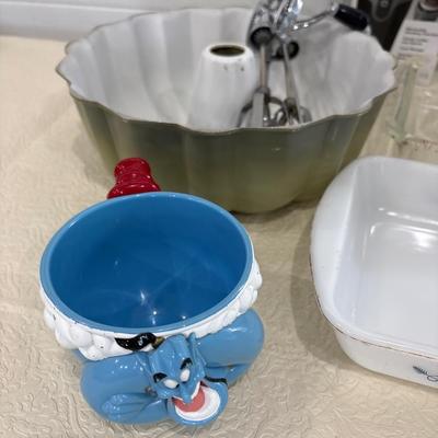 Misc kitchen and Vintage Pyrex, mugs and bowl