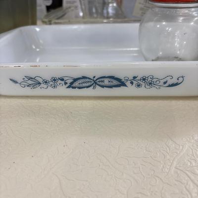 Misc kitchen and Vintage Pyrex, mugs and bowl