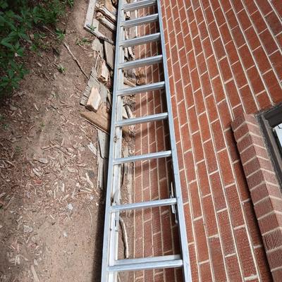Aluminum Extension Ladder – United States of America Brand – 24 ft