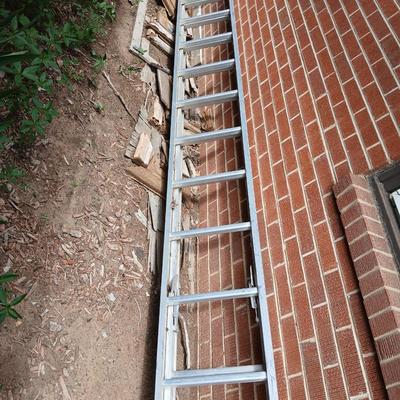 Aluminum Extension Ladder – United States of America Brand – 24 ft