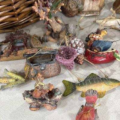 Basket, ornaments, and Thanksgiving items