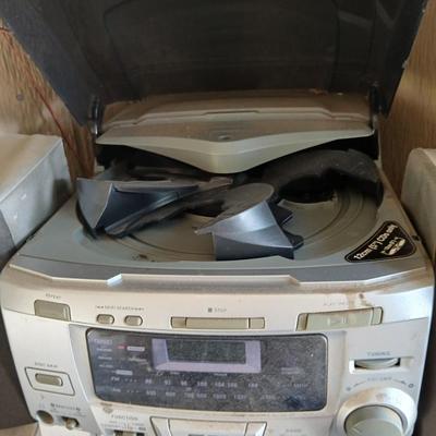 Working - but not pretty - Audiovox 5-CD Home Stereo System with Speakers