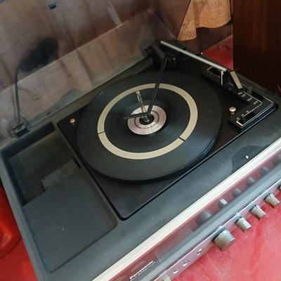 Panasonic SE-3170D Hi-Fi Stereo Receiver / turntable with Speakers