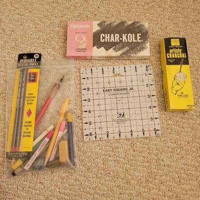 Art Supplies, Plastic Drawers, and Metal Table Lamp (BR2-EL)