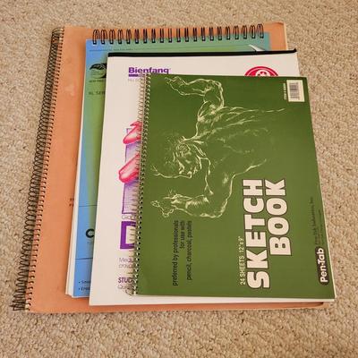 Art Supplies, Plastic Drawers, and Metal Table Lamp (BR2-EL)