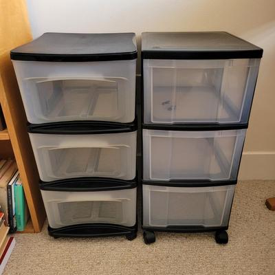 Art Supplies, Plastic Drawers, and Metal Table Lamp (BR2-EL)