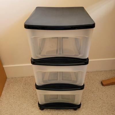 Art Supplies, Plastic Drawers, and Metal Table Lamp (BR2-EL)