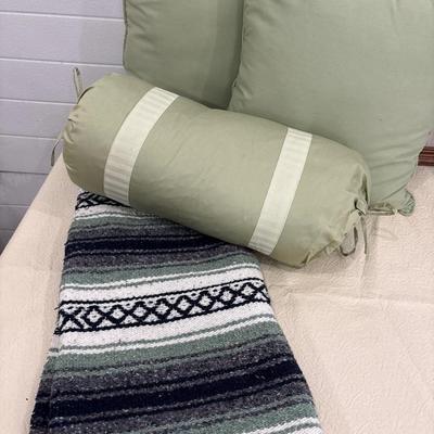 Blanket with accent pillows