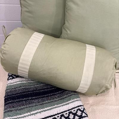 Blanket with accent pillows