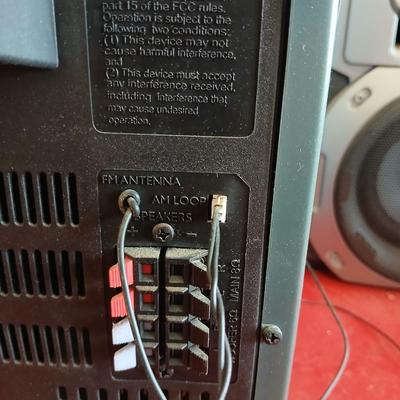 RCA RS2675A Compact Audio System with Speakers and Antenna
