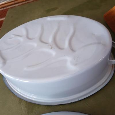 Vintage Kitchenware Lot – Nice light blue Enamel Roaster, Rolling Pin, Knife Block Set