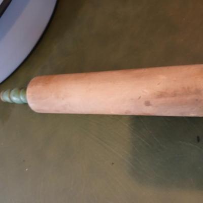 Vintage Kitchenware Lot – Nice light blue Enamel Roaster, Rolling Pin, Knife Block Set