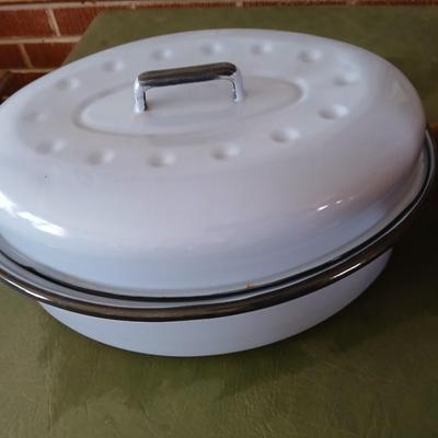 Vintage Kitchenware Lot – Nice light blue Enamel Roaster, Rolling Pin, Knife Block Set